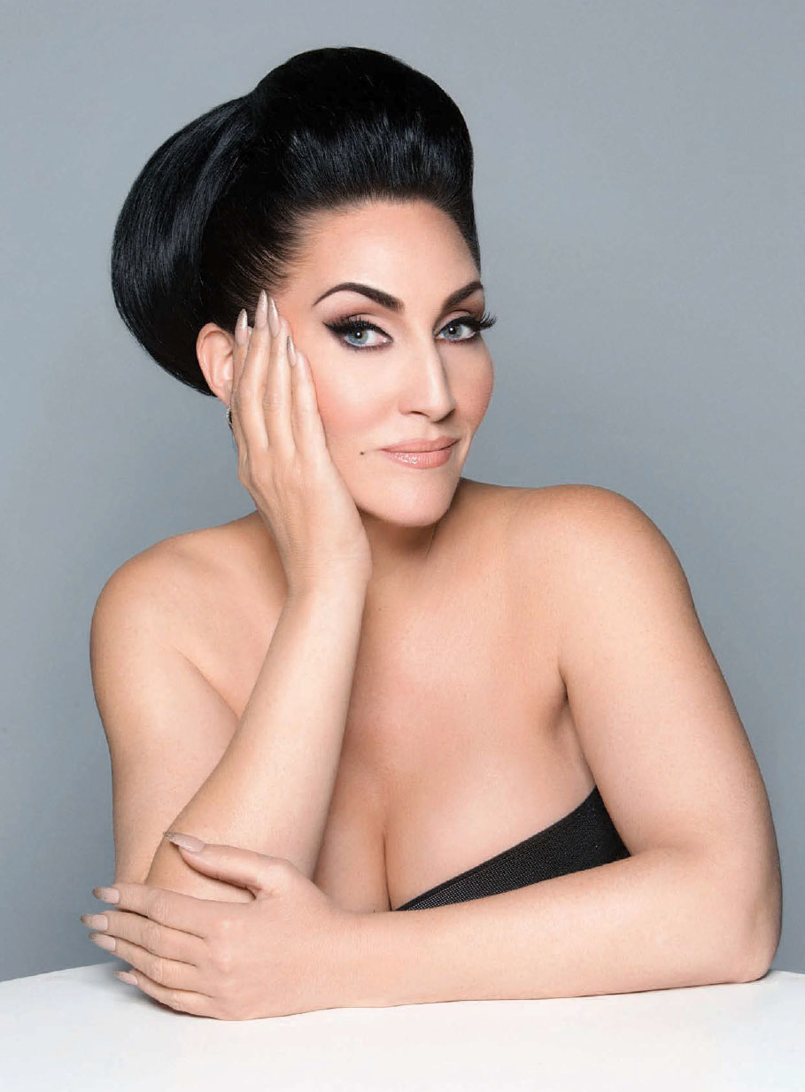 How tall is Michelle Visage?